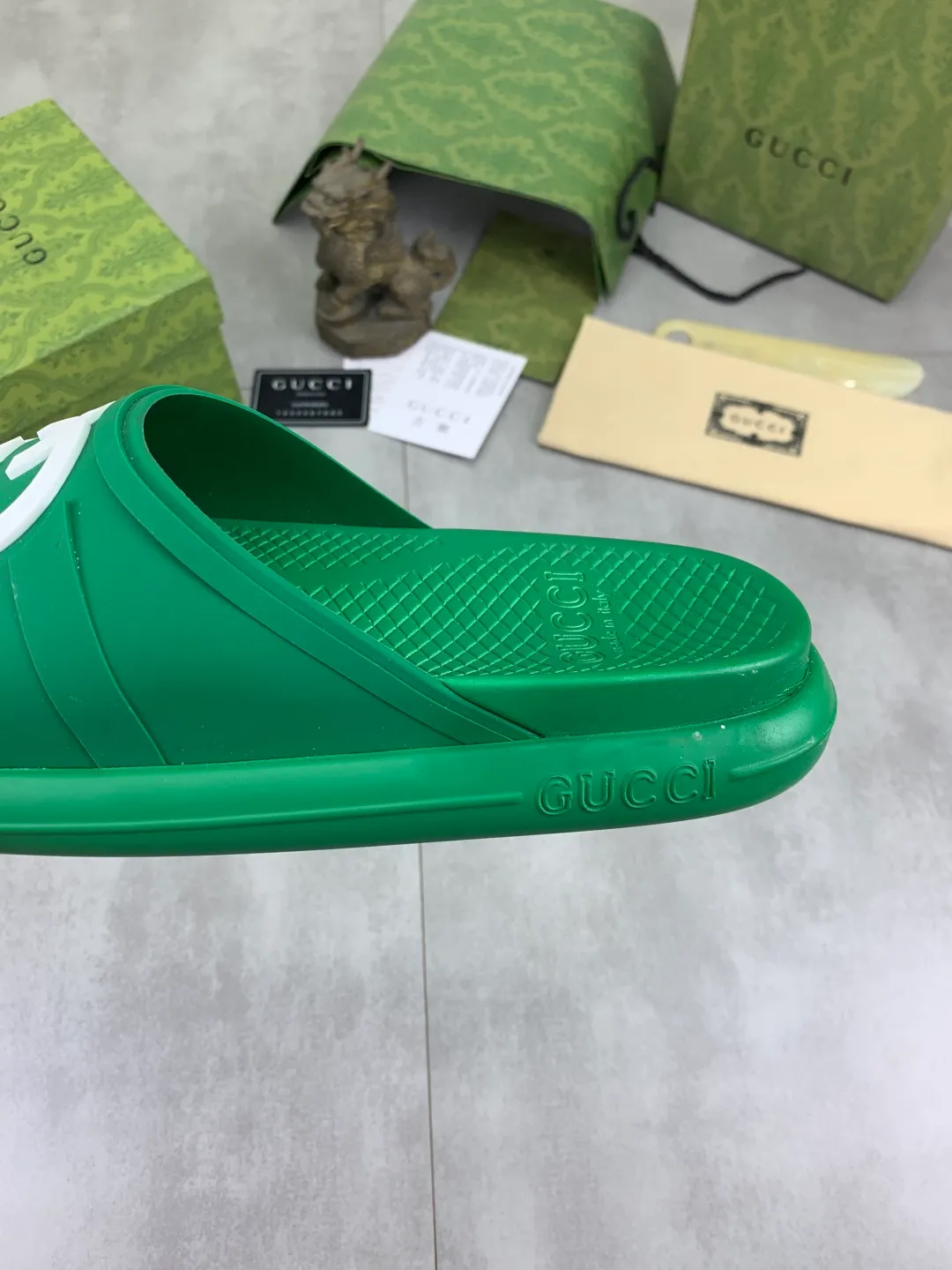 Men's Men's Shoes 💰P300💰[New Style] High Version 🎁🎁🎁 GUCCI New Year of the Snake casual slippers, original official website, perfect workmanship, transmitting a kind of noble luxury, sublimating its definition of luxury in Gucci's high-end extraordinary craftsmanship. Original Gucci double G combination outsole, code number: 35-46, complete package